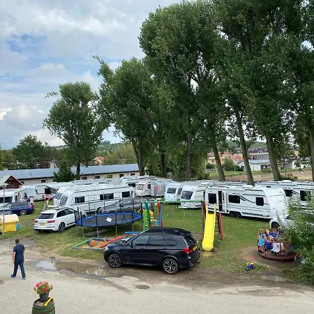 Hotel Formanka & Camp 3*